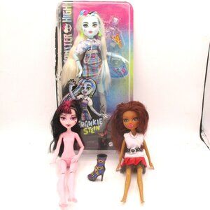 Lot Of 4   3Monster High Dolls Frankie Stein Draculaura Clawdeen Wolf & Boot Acc